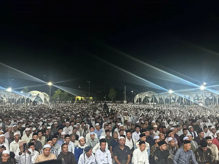 آلاف الحاضرين في الأمسية الروحية