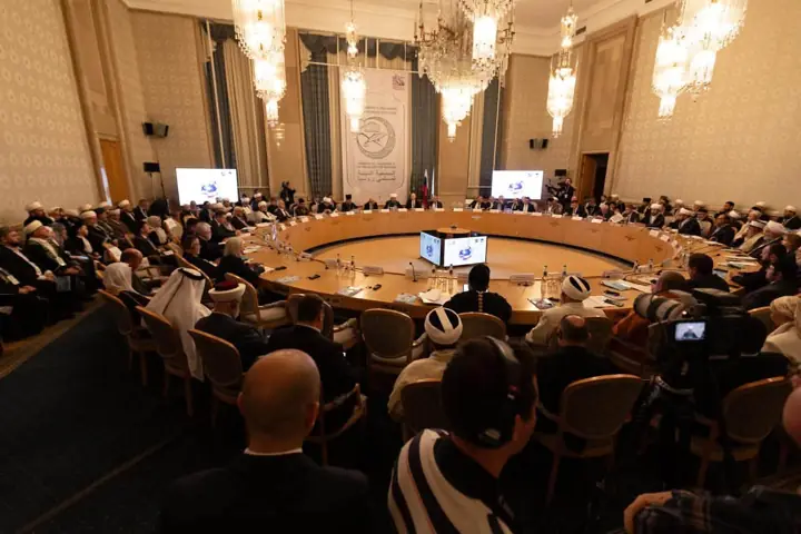 الجلسة العامة بحضور ممثلين عن نحو ستين دولة