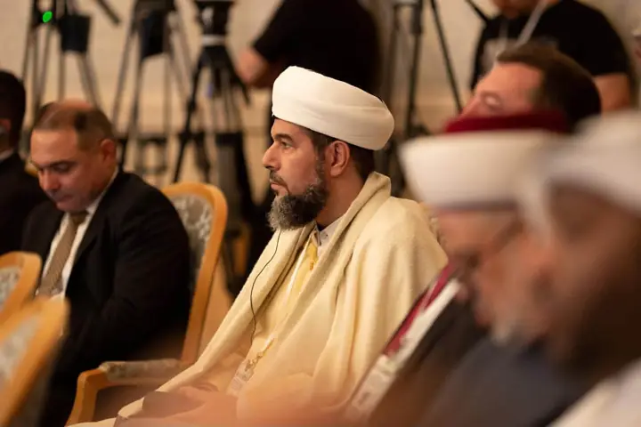 Sheikh Dr. Aziz El Kobaiti Idrissi Al-Hassani during the proceedings