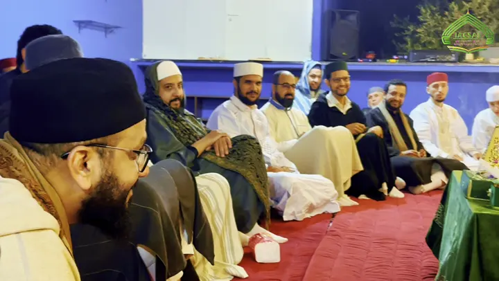 الحاضرون في المجلس
